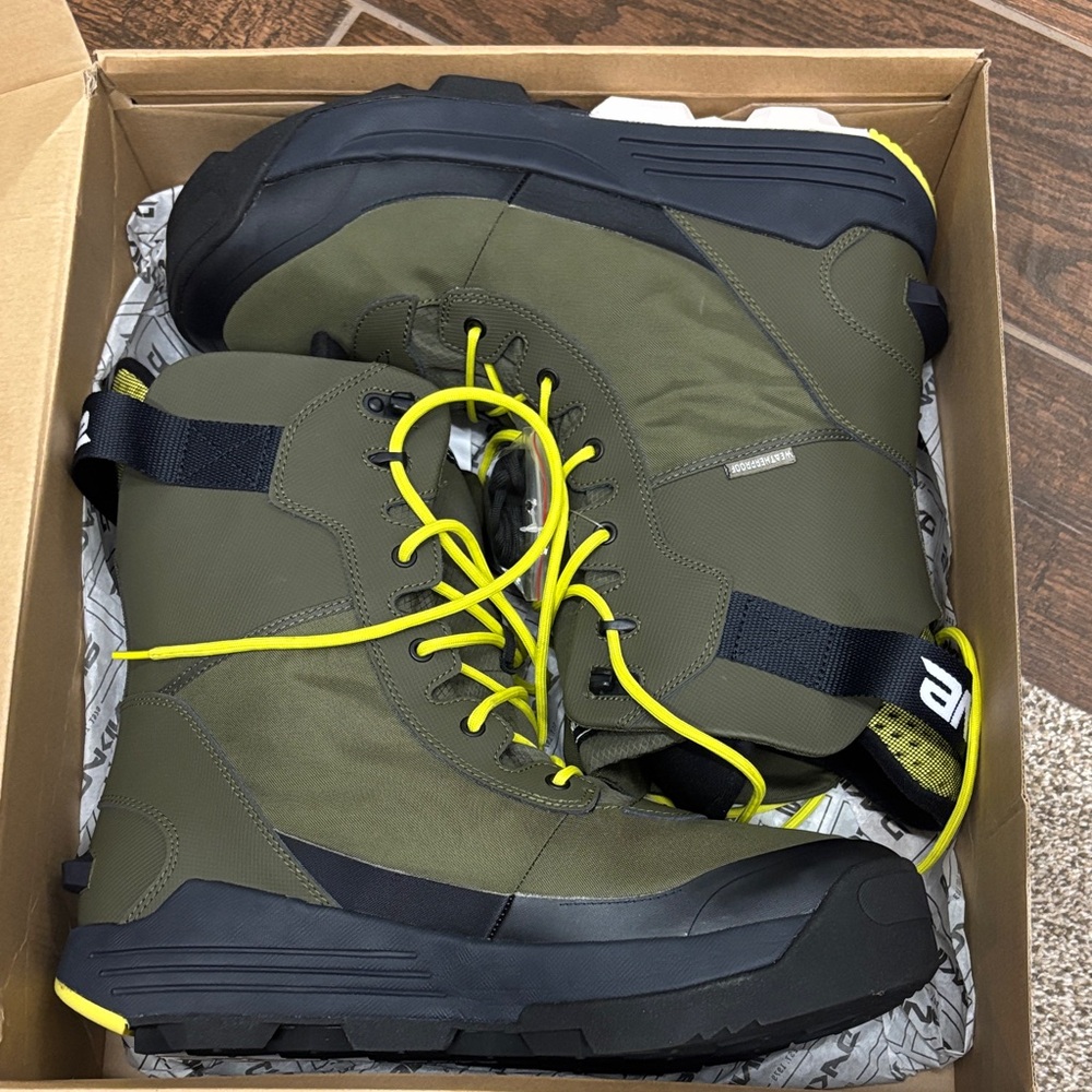Dakine Snow Boots